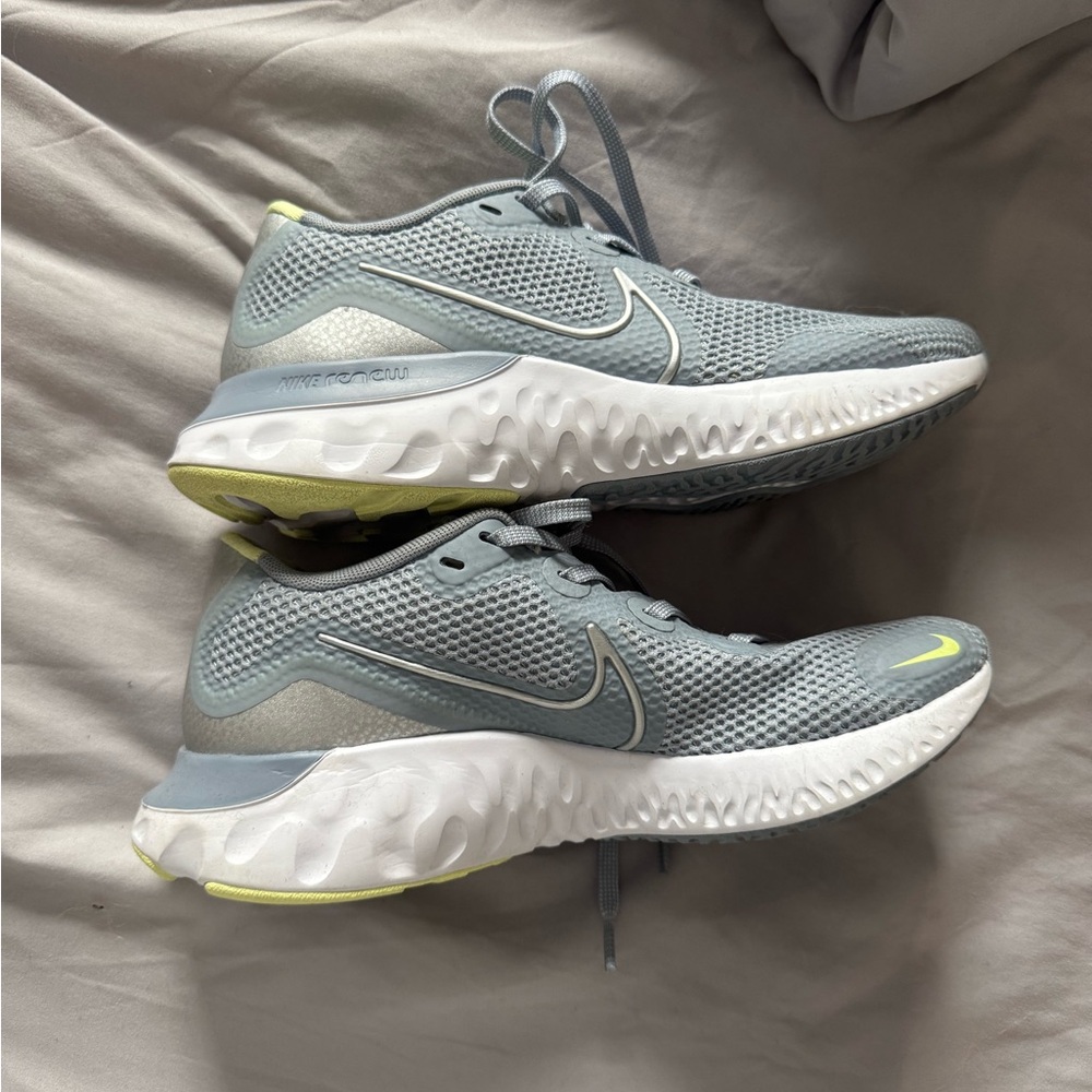 Women’s Nike Renew sneakers size 8